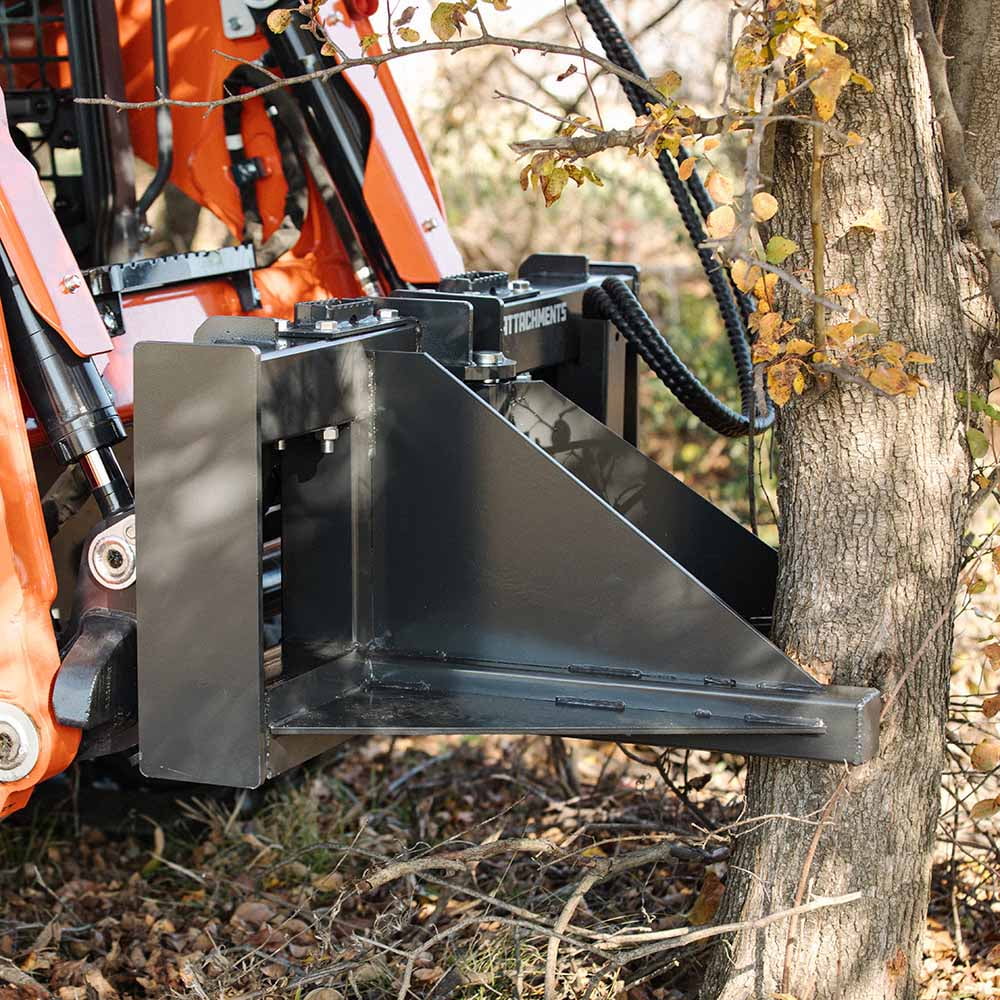 Accessoires Titan : extracteur de poteaux et d'arbres pour chargeuse compacte et tracteur niveleur