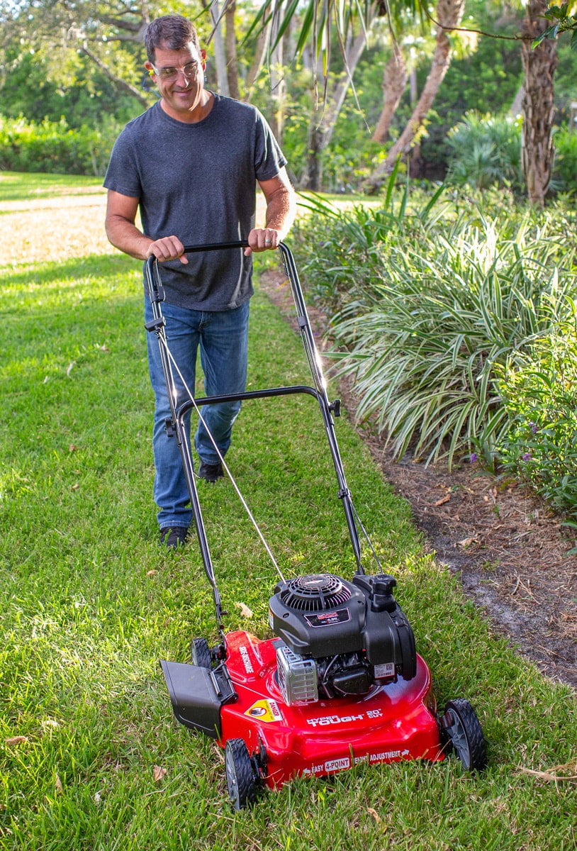 Tondeuse à gazon autotractée Hyper Tough de 20 pouces et 125 cc avec moteur Briggs & Stratton (Détails de l'assemblage : 46,9 lb ; hauteur de 22,10 pouces)