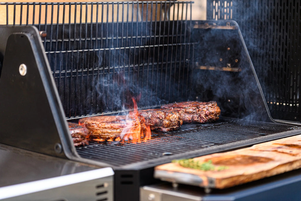 Barbecue et fumoir à charbon numérique WiFi Masterbuilt Gravity Series? 1050 en noir