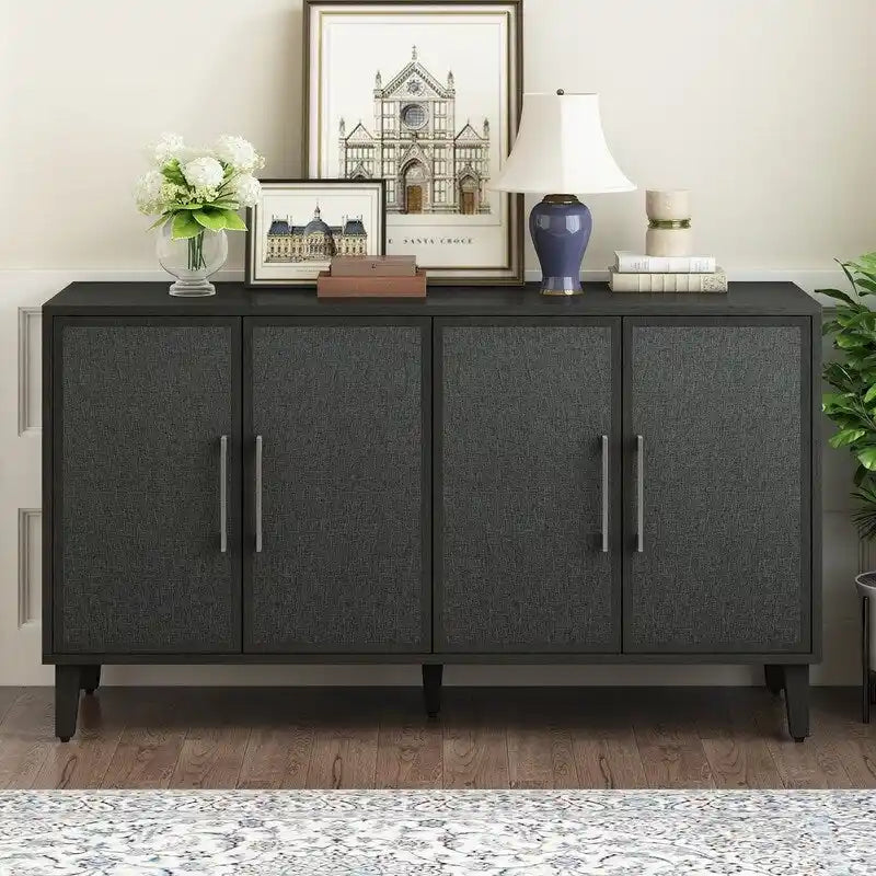 Un cabinet de style minimaliste et luxueux, doté de quatre portes en lin.