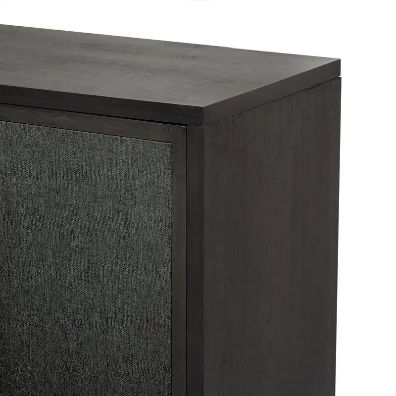 Un cabinet de style minimaliste et luxueux, doté de quatre portes en lin.