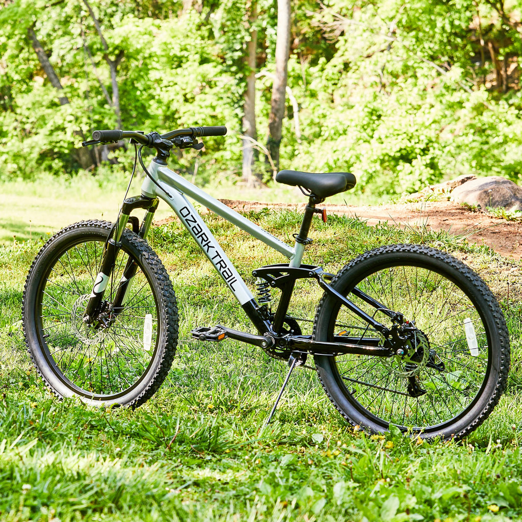 24 Ozark Trail FS.1 Epictrail Vélo tout-terrain à suspension intégrale, Pour adolescents et adultes, Tailles entre 4'6-5'6, Argent