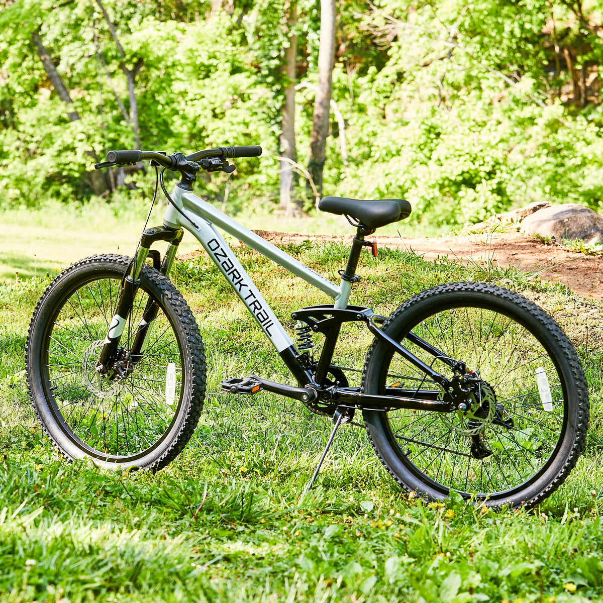 24 Ozark Trail FS.1 Epictrail Vélo tout-terrain à suspension intégrale, Pour adolescents et adultes, Tailles entre 4'6-5'6, Argent