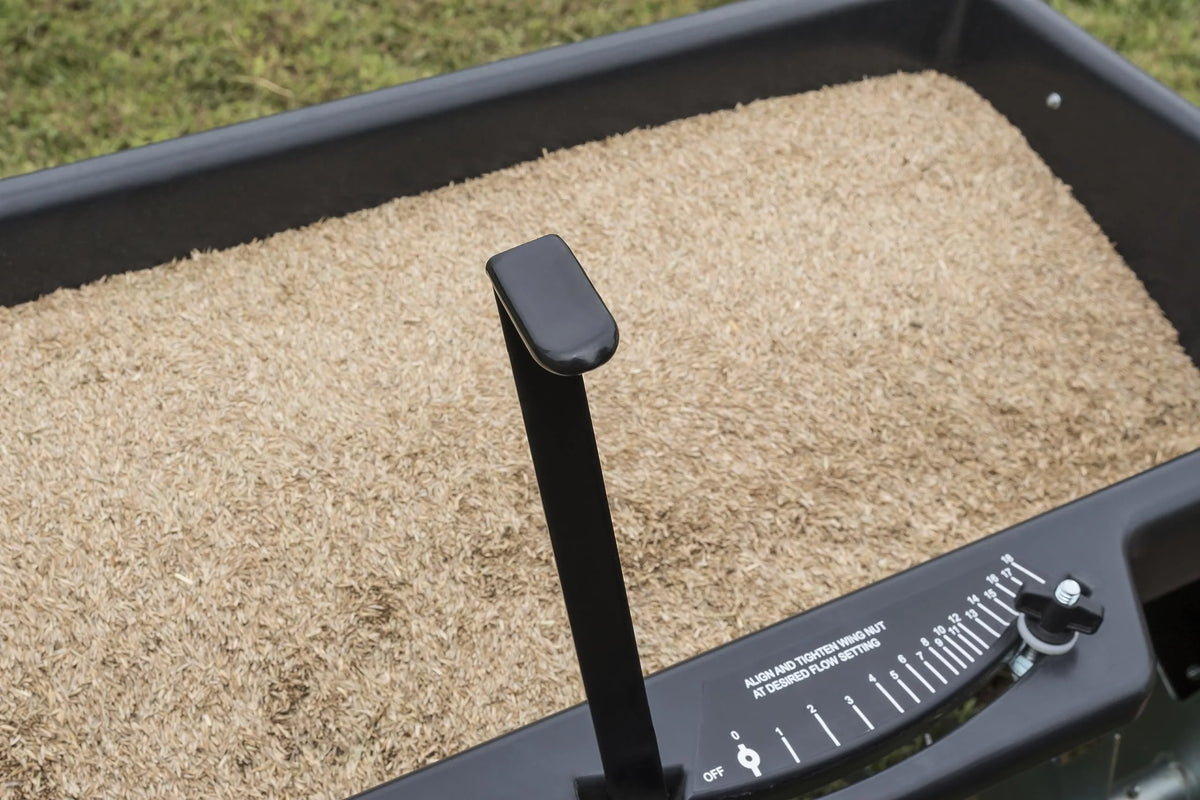 Épandeur à poudre de poly 100 lb / Aérateur à pointes
